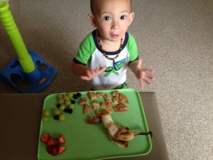 T saying "haaawt" to his french toast (: 