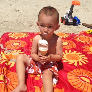 nothing says sweet summer like ice cream on the beach! 